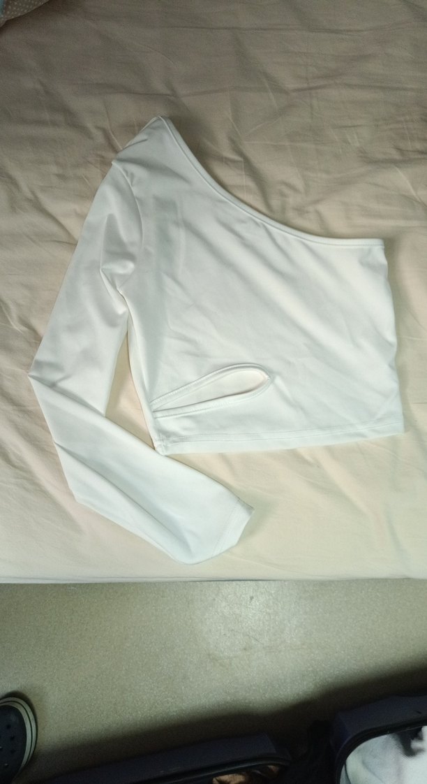 Beyaz Tek Omuzlu Uzun Kollu Bluz - Görsel 2