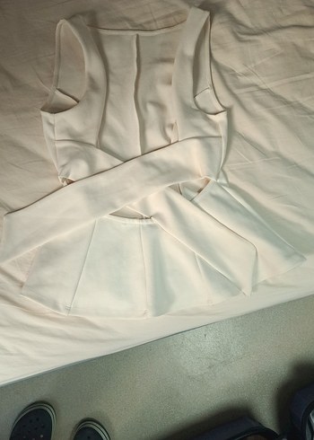 sırt dekolteli krem rengi bluz - Görsel 2