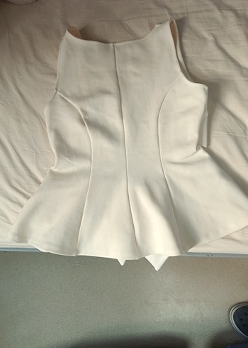 sırt dekolteli krem rengi bluz - Görsel 4