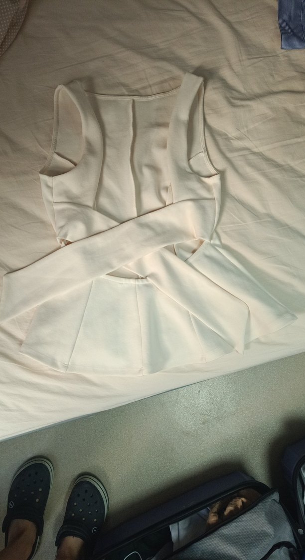 sırt dekolteli krem rengi bluz - Görsel 2