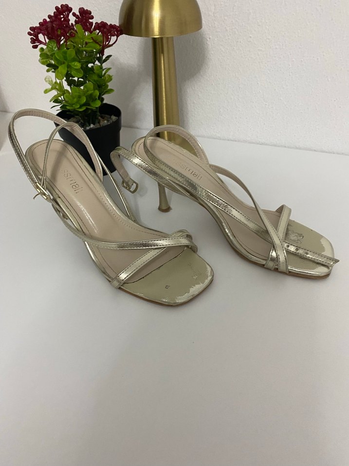 Klasik Şıklık Altın Renkli Topuklu - Görsel 2