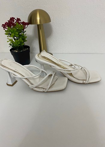 Beyaz Minimalist Topuklu Terlik - Görsel 2