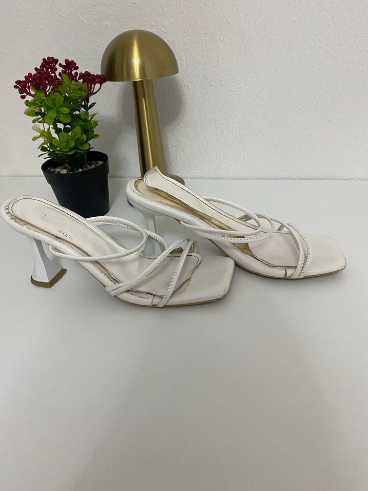 Beyaz Minimalist Topuklu Terlik - Görsel 2