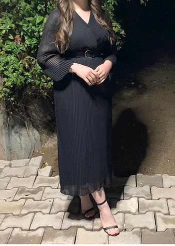 Uzun Piliseli Siyah Kadın Elbise - Görsel 2