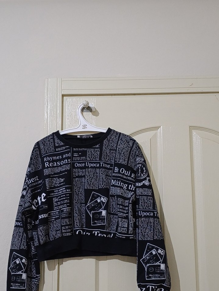 Kadın Siyah Baskılı Kısa Sweatshirt - Görsel 3