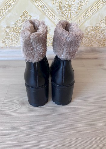 Kürklü Siyah Deri Kare Topuklu Bot - Görsel 3