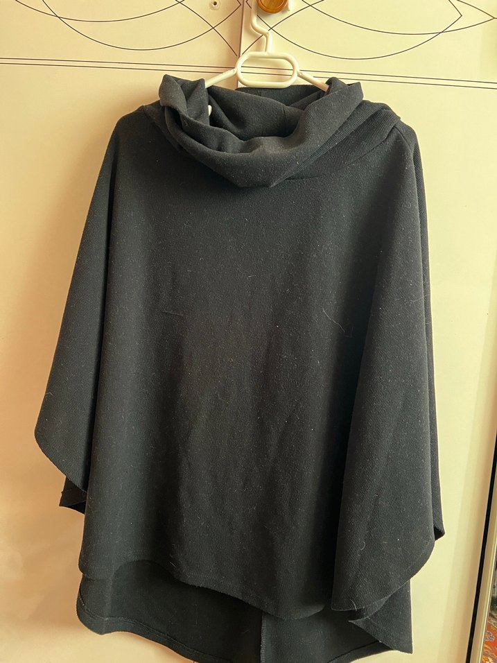 Kadın Siyah Midi Boy Uzun Kollu Panço - Görsel 3