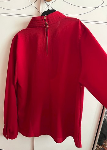 Düğmeli Yüksek Yaka Kırmızı bluz - Görsel 6