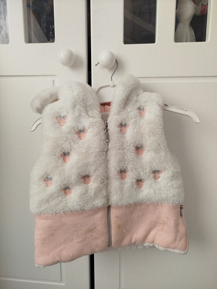 Kız Çocuk Kapüşonlu Beyaz Peluş Yelek - Görsel 2