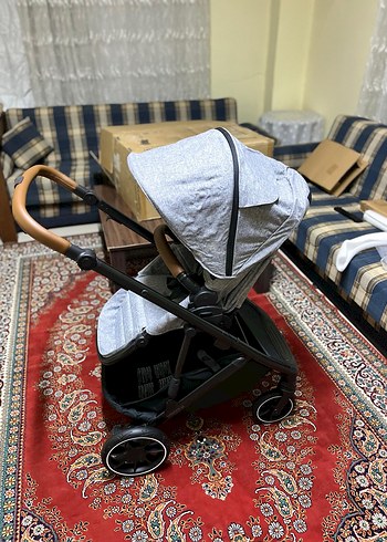 Gri Bebek Arabası Katlanabilir ve Rahat - Görsel 4