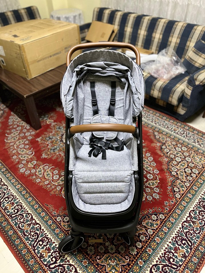 Gri Bebek Arabası Katlanabilir ve Rahat - Görsel 3