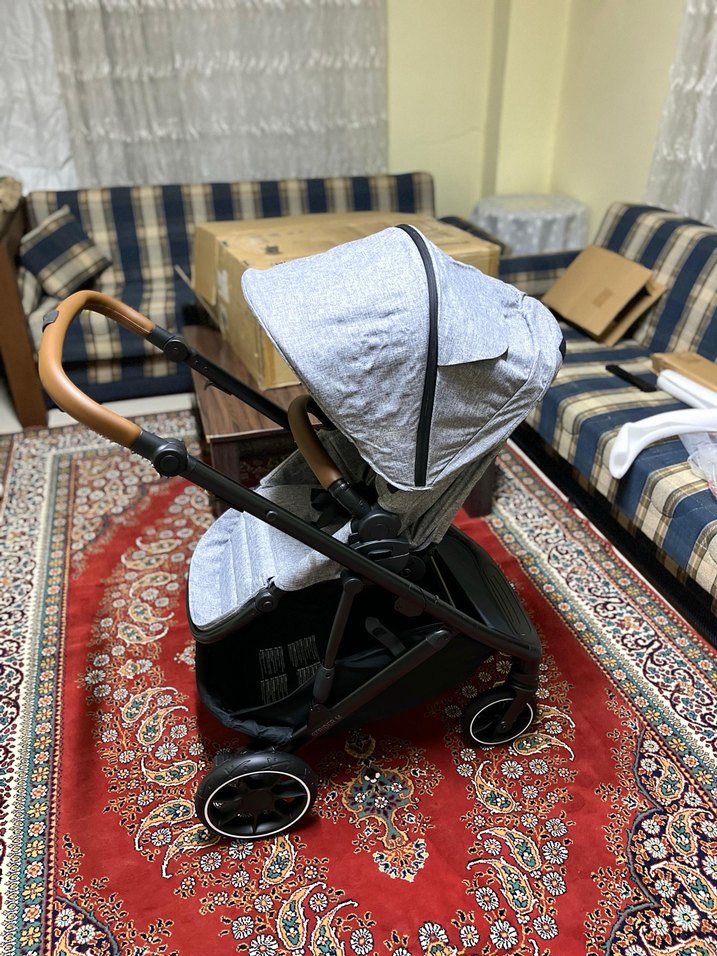 Gri Bebek Arabası Katlanabilir ve Rahat - Görsel 4