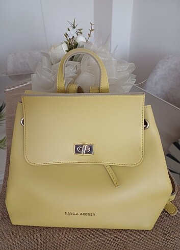 Laura Ashley fıstık yeşili orta boy sırt asma aparatlı gerçek de - Görsel 3