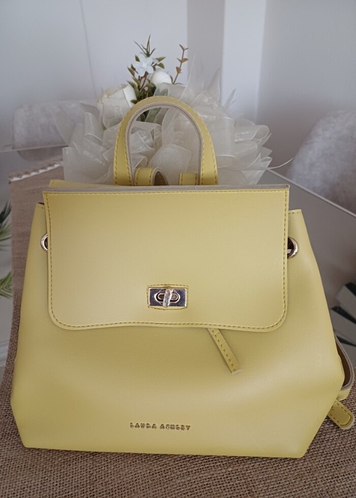 Laura Ashley fıstık yeşili orta boy sırt asma aparatlı gerçek de - Görsel 3