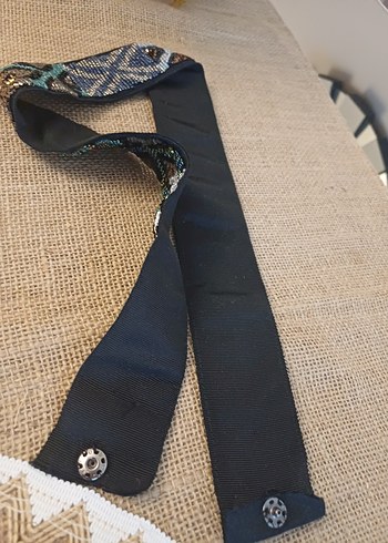 boncuk işlemeli nefis renk ve desene sahip kemer - Görsel 5