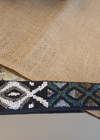 boncuk işlemeli nefis renk ve desene sahip kemer - Görsel 6