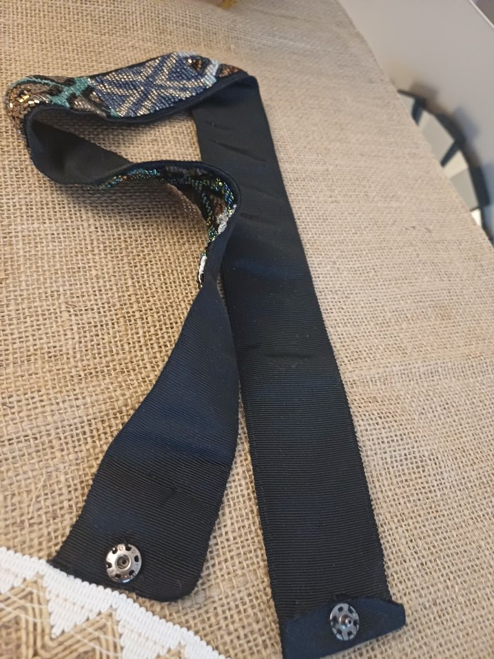 boncuk işlemeli nefis renk ve desene sahip kemer - Görsel 5