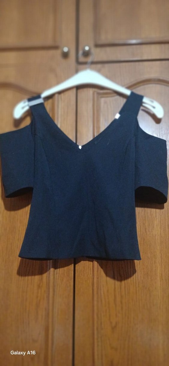 Siyah V Yaka Tokalı Kadın Bluz - Görsel 2