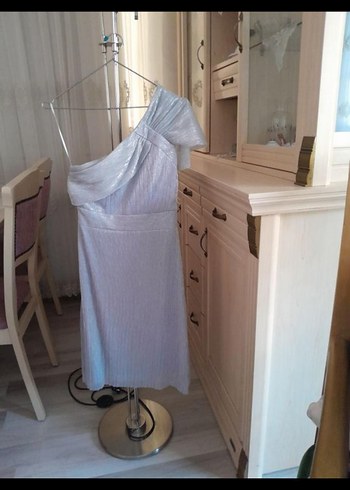 Gri Drapeli Midi Straplez Abiye Trendyol tek kollu elbise simli - Görsel 3