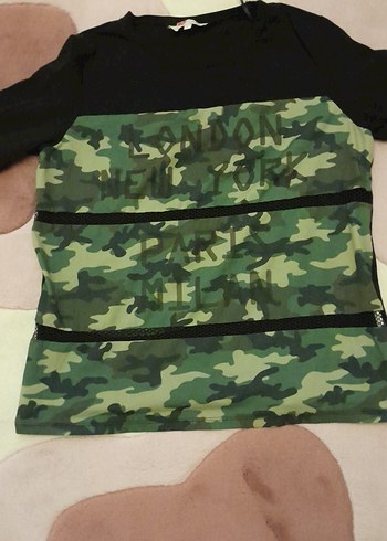 Kızlar için kamuflaj desenli, uzun kollu tişört - Görsel 2