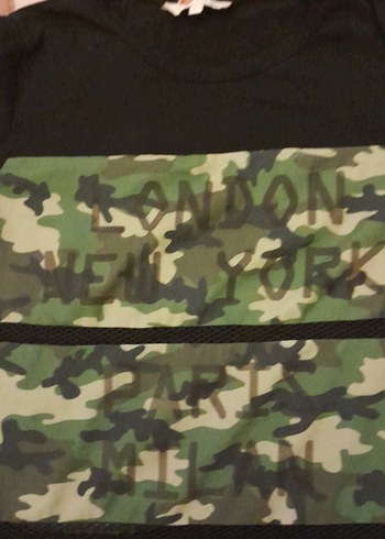 Kızlar için kamuflaj desenli, uzun kollu tişört - Görsel 3