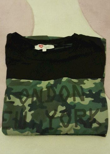 Kızlar için kamuflaj desenli, uzun kollu tişört - Görsel 7