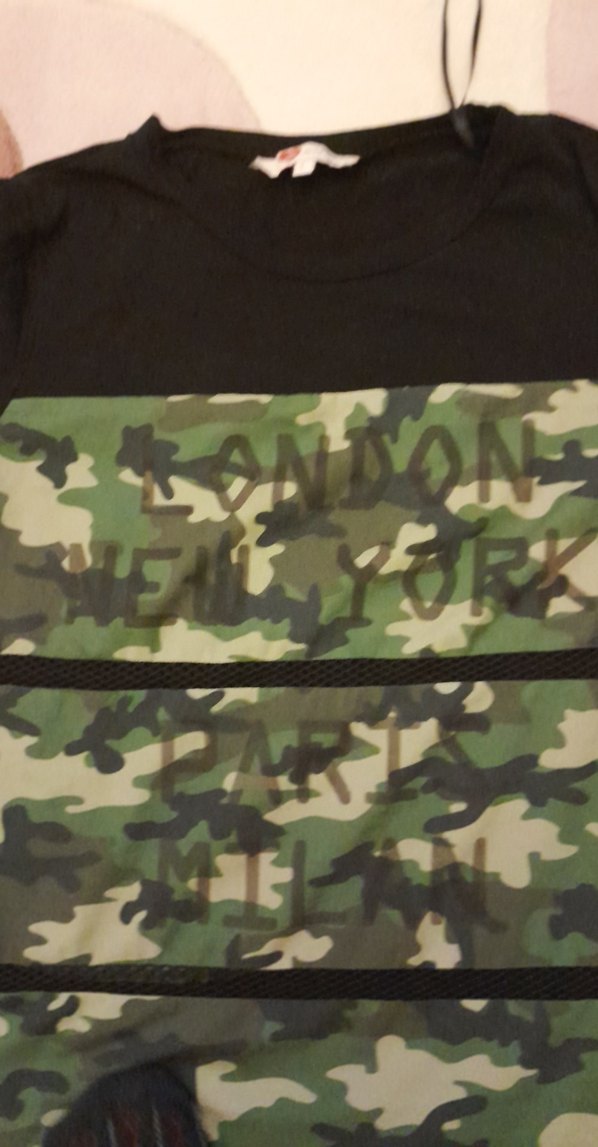 Kızlar için kamuflaj desenli, uzun kollu tişört - Görsel 3