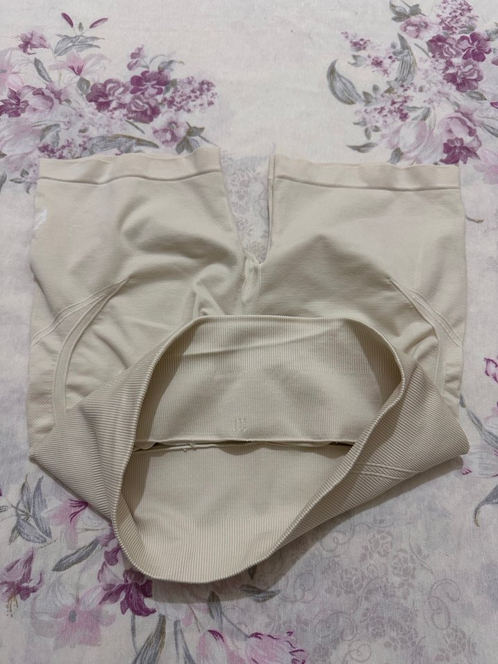 Beyaz Elastik Bantlı Mini Hamile Şortu - Görsel 4