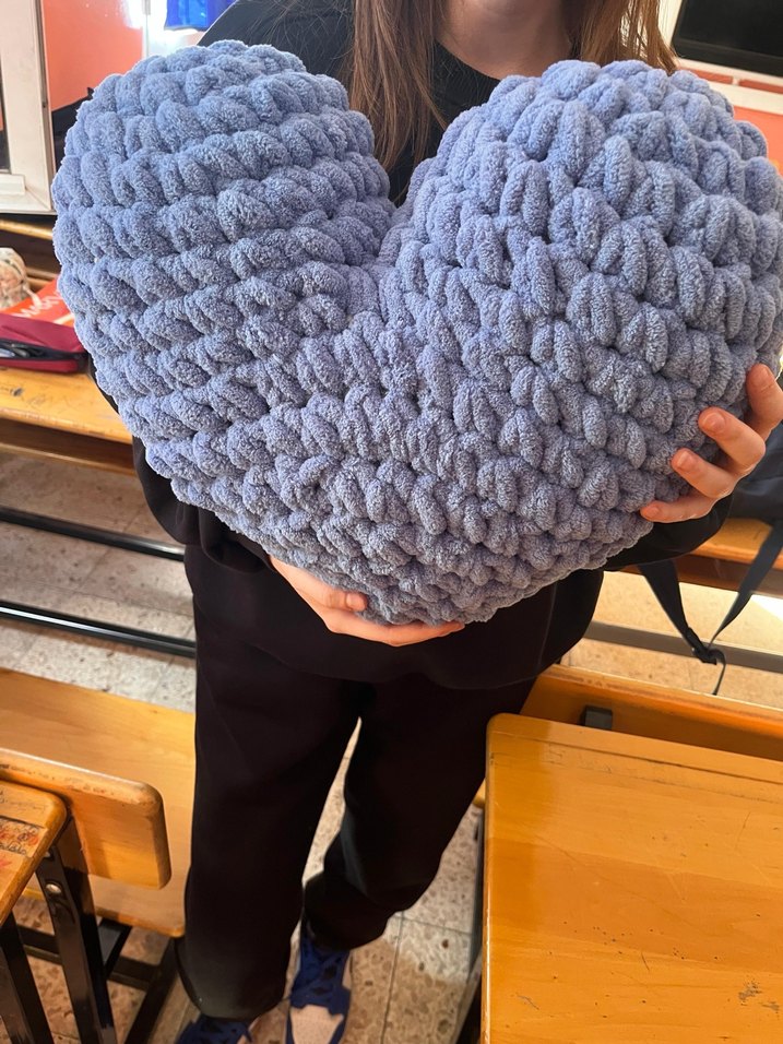 Mavi Örgü Kalp Şeklinde Dekoratif Yastık - Görsel 2