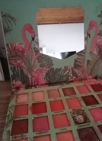  Beden Flamingo Desenli 42 Li Renkli Göz Farı Paleti