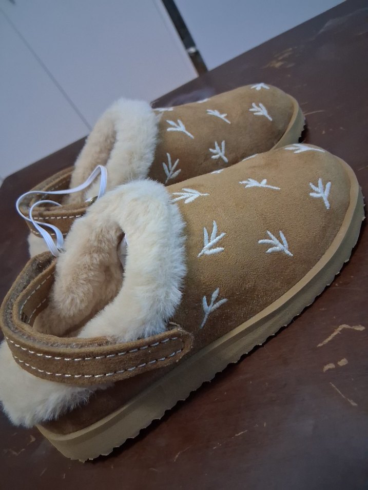 Peluş Detaylı Bej Baskılı Kız Ev Terliği - Görsel 2