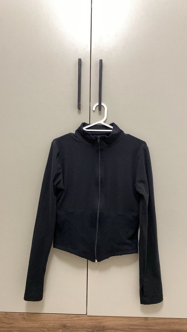 Siyah Yüksek Yakalı Uzun Kollu Kadın Spor Ceket - Görsel 3