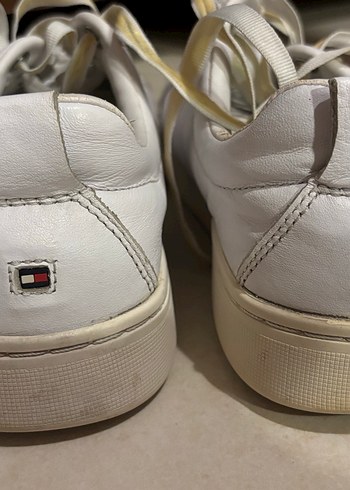 Beyaz Bağcıklı Minimalist Kadın Spor Ayakkabı - Görsel 2