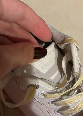 Beyaz Bağcıklı Minimalist Kadın Spor Ayakkabı - Görsel 3