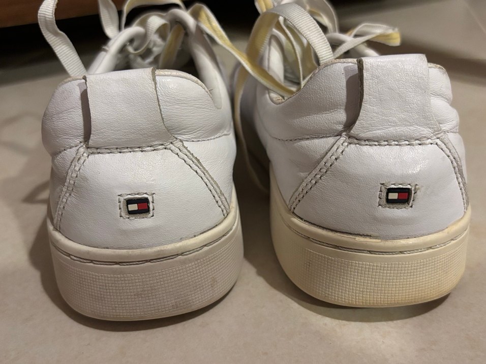 Beyaz Bağcıklı Minimalist Kadın Spor Ayakkabı - Görsel 2