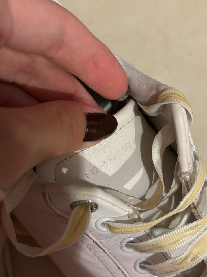 Beyaz Bağcıklı Minimalist Kadın Spor Ayakkabı - Görsel 3