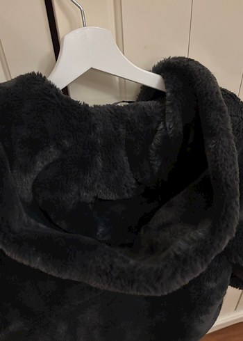 Siyah Kapüşonlu Midi Boy Peluş Mont - Görsel 3