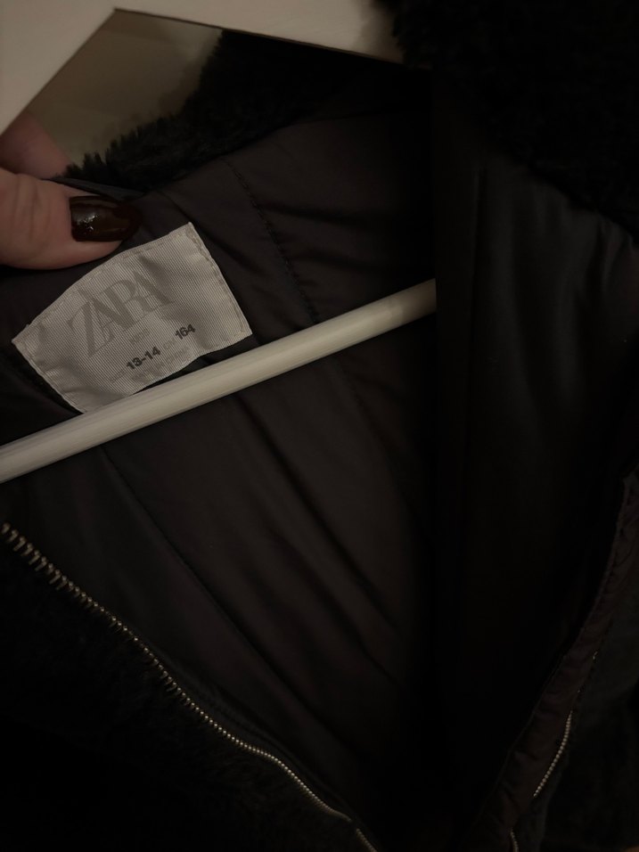 Siyah Kapüşonlu Midi Boy Peluş Mont - Görsel 4