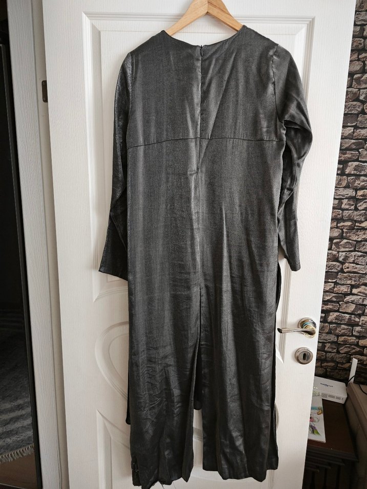 Gri Uzun Kollu Drapeli saten Elbise - Görsel 3