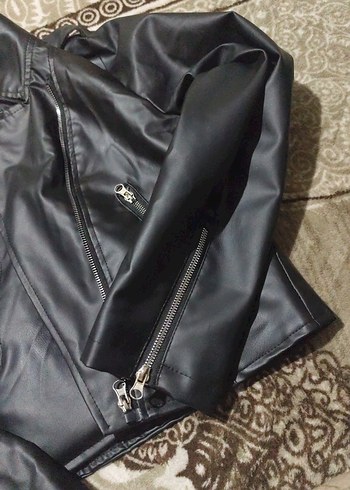 Siyah Parlak Mini Deri Biker Ceket kemeri yoktur - Görsel 4