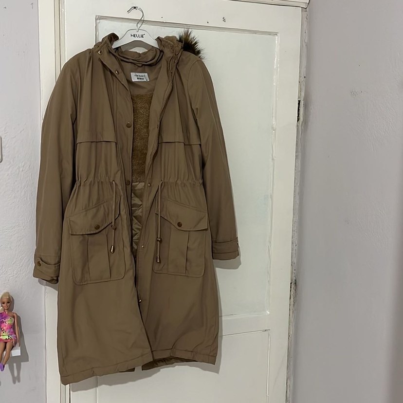 Kapüşonlu Krem Kadın Uzun mont  koltuk altı sökük sadece - Görsel 4