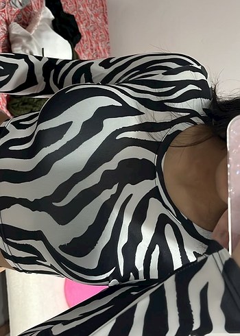 Zebra desenli crop bluz - Görsel 2