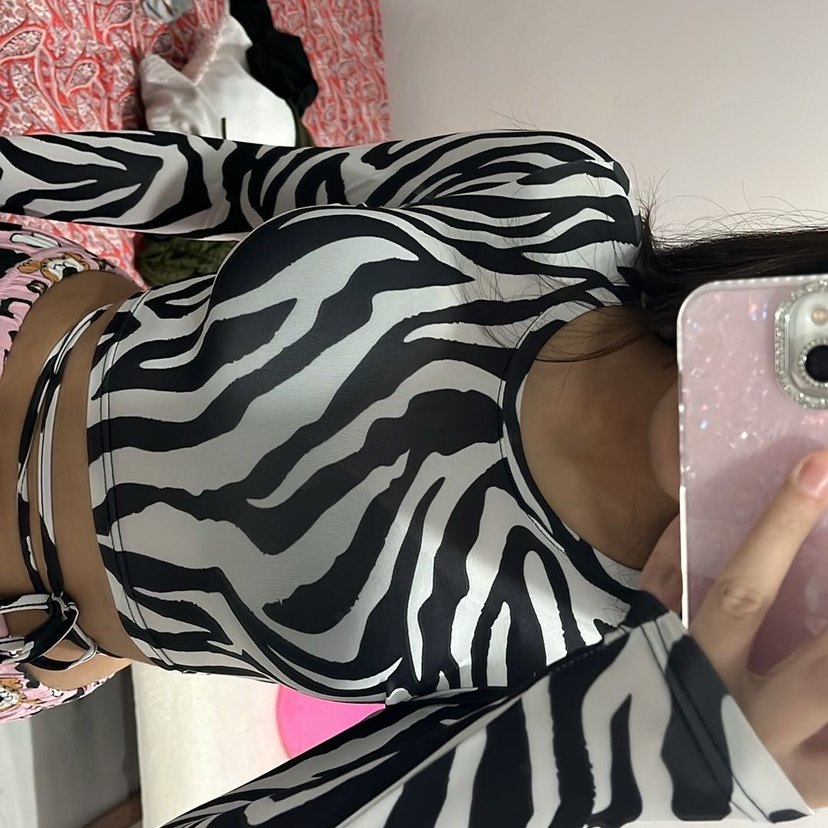 Zebra desenli crop bluz - Görsel 2