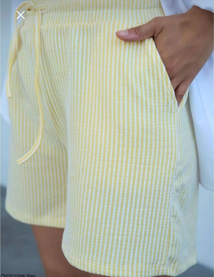 Beyaz Bol Kesim Mini Bermuda Şort - Görsel 2