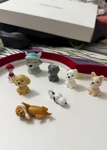 Çeşitli Renklerde Küçük Köpek Figürleri - Görsel 2