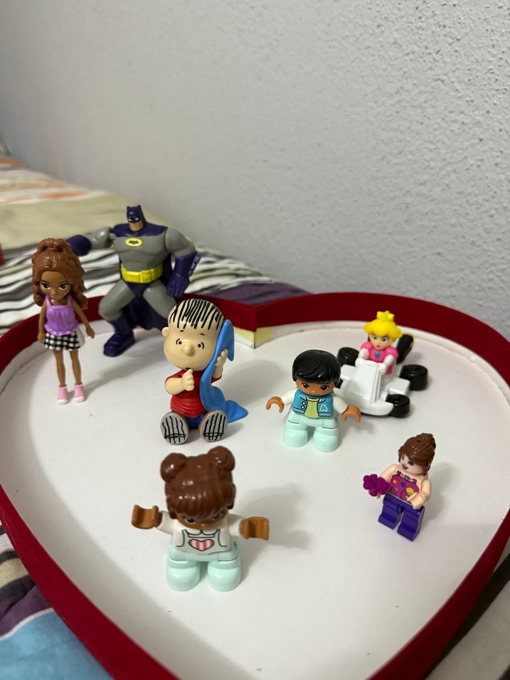 Çeşitli Renklerde Mini Aksiyon Figürleri - Görsel 2