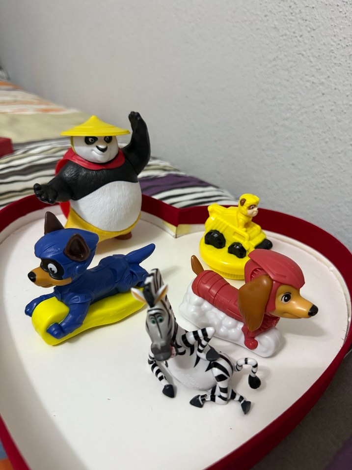 Renkli Çizgi Film Figürleri - Görsel 2