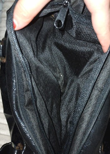 Siyah Parlak Deri Tokalı Kadın Çantası - Görsel 8