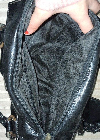 Siyah Parlak Deri Tokalı Kadın Çantası - Görsel 6
