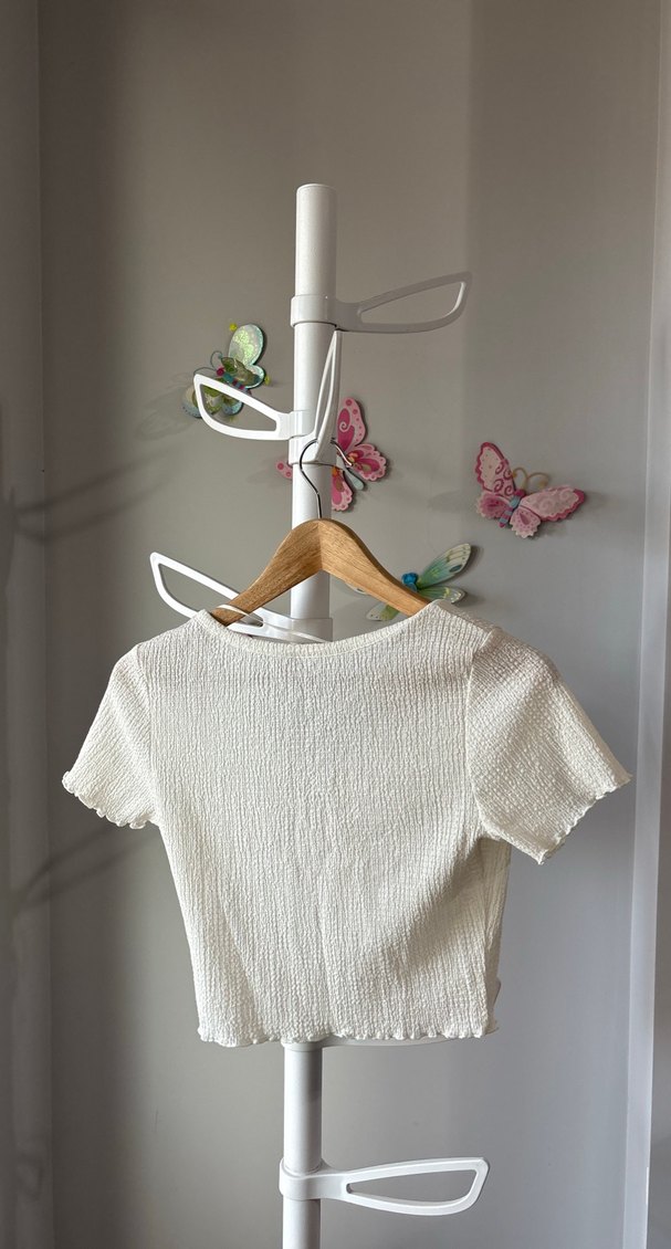 Beyaz Kısa Kollu Düğmeli Crop Top - Görsel 2